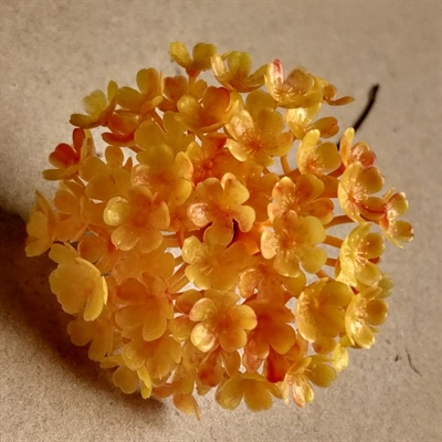 orangegul kugleblomst  retro plastik blomst fra Tyskland  kunstige blomster