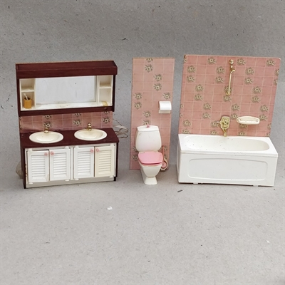 dobbeltvask hylde spejl wc rosa wc toiletsæde badekar bruse og sæbeholder  miniature badeværelses indretning retro legetøj