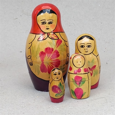 babushkadukker-klassiske-træ-rød-lilla-gamle-samledukker