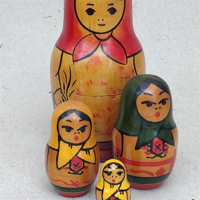 klassisk-bemalede-trædukker-babushka-russiske-gamle