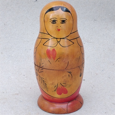 lyse-dekorationer-klassisk-gammel-babushka-dukke-træ-russisk