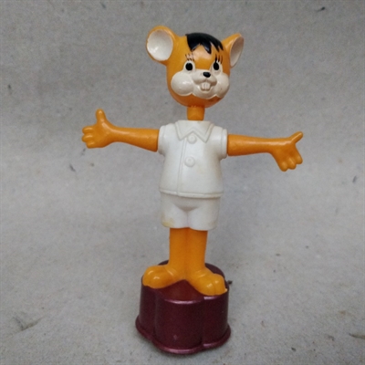 plastik beige kattefigur stående med armene ud til siden trykfigur retro legetøj