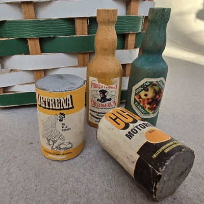 træ-flasker-dåser-købmandsvarer-dukkehus-ting-gammelt-legetøj