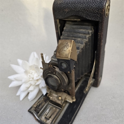 sort-udtræks-kamera-Kodak-gammelt-fotokamera