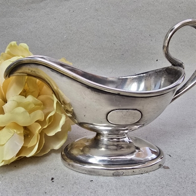 metal-saucenæb-saucekande-hældetud-svunget-håndtag-gammelt