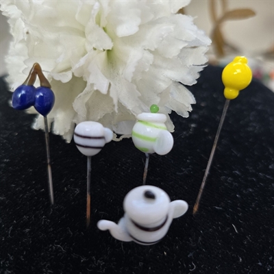 stribede-tepotter-grøn-hvid-blå-hvid-krus-blå-bær-gul-citron-vintage-samler-nipsenåle