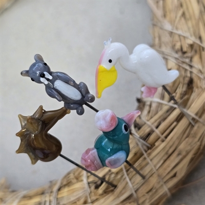 brun-søhest-grå-gnaver-hvid-pelikan-blå-pipifugl-glas-nipsenåle