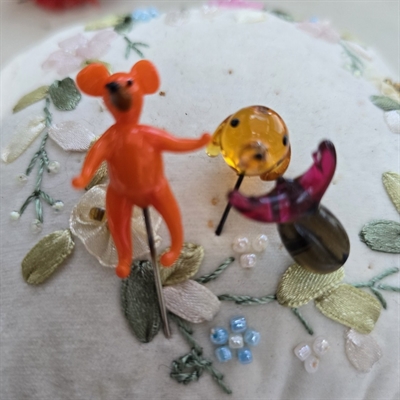 brunt-dyrehoved-orange-bamse-brunt-lilla-fabeldyr-glas-nipsenåle-retro