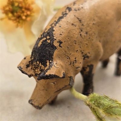 Grisefarvet-gris-legetøjsgris-gammelt-legetøj