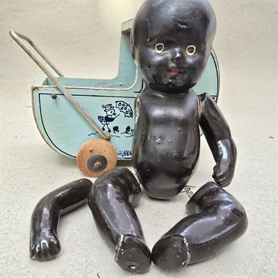 moerk-neger-dukke-keramik-babydukke-gammelt-legetoej