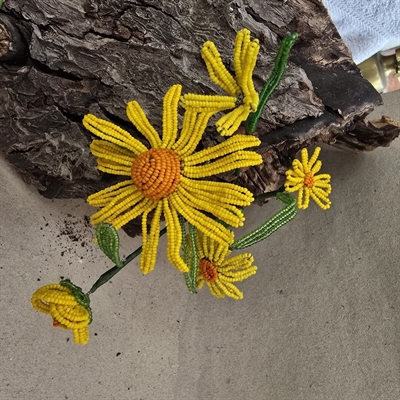gule-glasperle-blomster-orange-midte-french-beaded-flowers-gamle-perleblomster