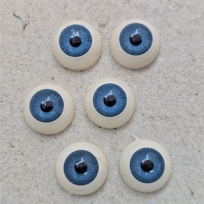 plastik-klare-blaa-oejne-bueformet-dukkeoejne-bamseoejne-gamle