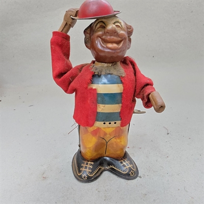 metal-mekanisk-klovn-stribet-blaa-hvid-bluse-roed-hat-jakke-optraekkelig-gammelt-legetoej