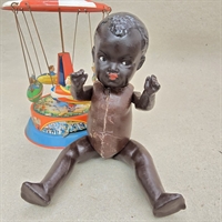 moerkhudet-gammel-babydukke-papmachekrop-gammelt-legetoej