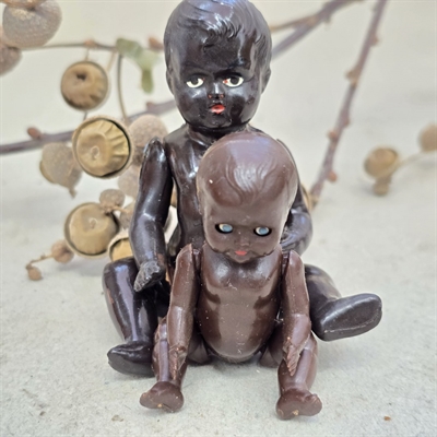mørkhudede-babydukker-gammelt-legetoej-negerdukker