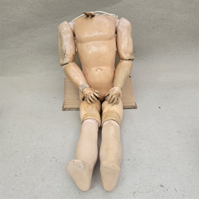 leddelt-gammel-dukkekrop-porcelaen-kunststof