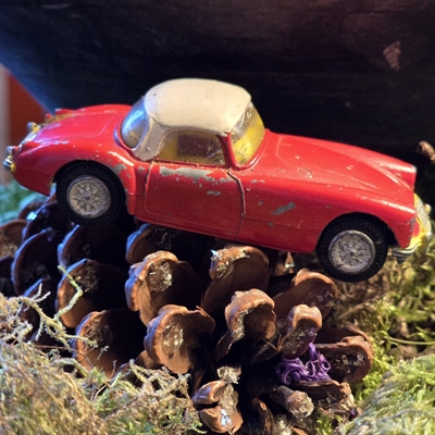 roed-MG-hvidt-tag-Tekno-modelbil-gammel-legetoejsbil