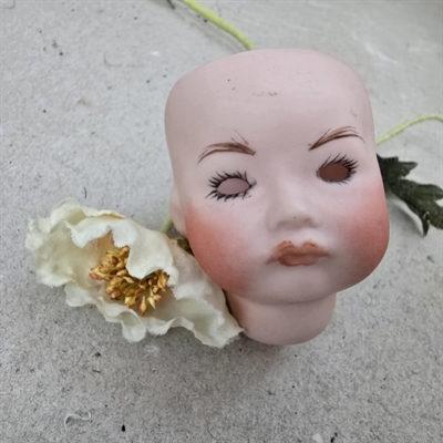 roede-kinder-mund-gammelt-porcelaenshoved-dukkehoved