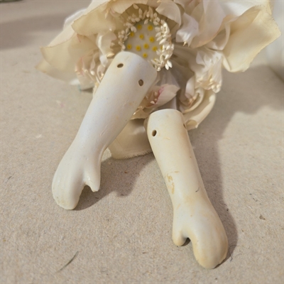 mat-hvide-porcelaens-arme-dukkearme-gamle