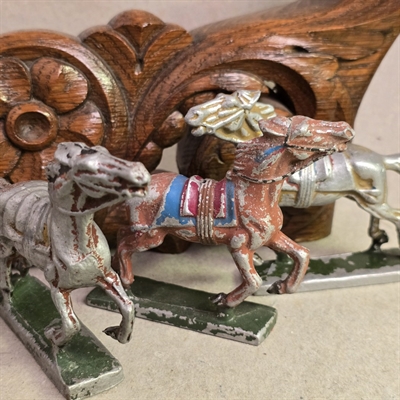 krolyn-heste-1201-gammelt-indianer-cowboy-legetoej