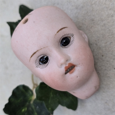 porcelaens-dukkehoved-hudfarvet-roed-mund-gammelt-nr-15