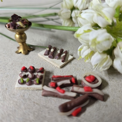 kageopsats-messing-eclares-smaakager-miniature-dukkehusting-vintage-legetoej