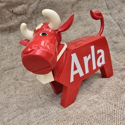 ko-arla-roed-hvid-plastik-spareboesse-plastikko-vintage-sparegris