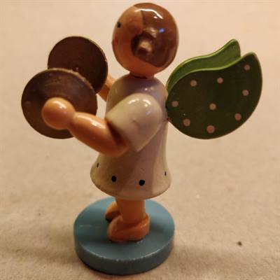 Gammel bemalet engel.