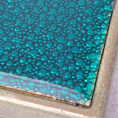 blågrøn-blankt-låg-messing-pilleæske-rektangulær-retro-æske-plastikindsats