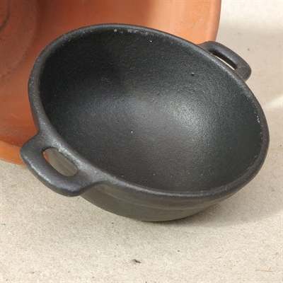 sort-støbejernsgryde-mini-saltkar-retrogryde