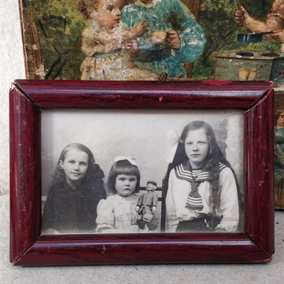 mahogniramme-foto-gammelt-3piger-enkel-billedramme