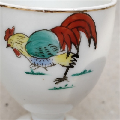 porcelænsæggebæger-hane-dekoration-gammel-æggeholder