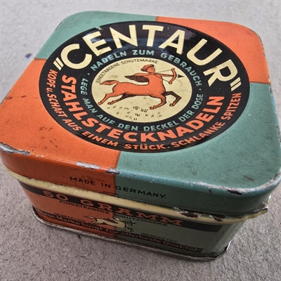 blåturkis-orange-kvadratisk-metalæske-Centaur-gammel-dåse