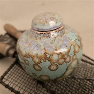 Lysegrøn-creme-brun-glaseret-rund-keramik-krukke-lågkrukke-Bing-Grøndahl-vintage-beholder