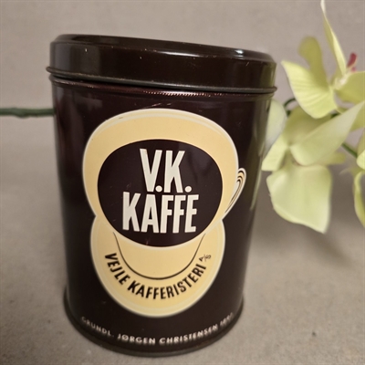 brun-creme-rund-metal-kaffedåse-Vejle-kafferesteri-retrodåse