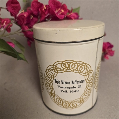 rund-metal-cremefarvet-kaffedåse-Sirocco-kafferisteri-Vejle-retro-dåse