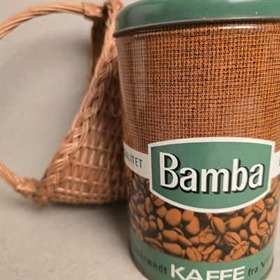 brun-grøn-rund-metal-kaffedåse-hvide-tekster-retrodåse