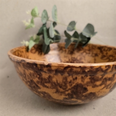 rund-enkel-glaseret-lerskål-brunmeleret-gammel-keramikskål