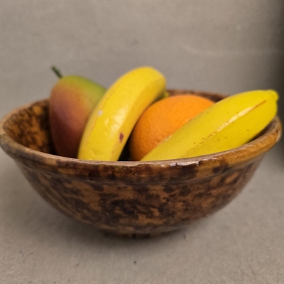 rund-gammel-brunmeleret-glaseret-keramikskål-ler-frugtskål