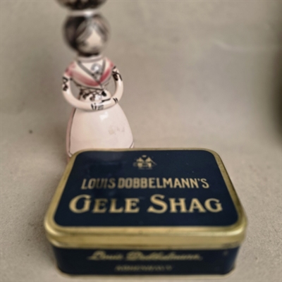 blå-metalæske-regtangulær-guld-tekst-Gele-shag-louis-dobbelmann-København