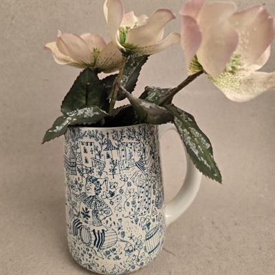 blå-stregtegninger-hvidt-tekrus-3779-291-nymølle-Høyrup