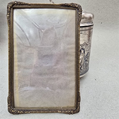 blomsterranke-hjoerner-messing-fotoramme-retro-billedramme-buet-glas