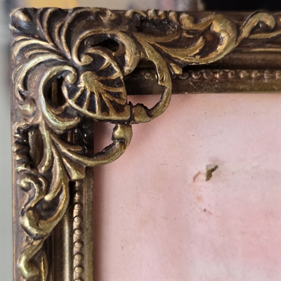 rektangulaer-messing-fotoramme-blonde-dekorerede-hjoerner-gammel-ramme