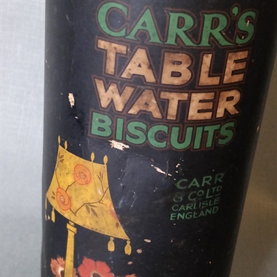 rund papirbeklædt metaldåse blå Carr\'s Table Water Biscuits dåse gammel kagedåse genbrug.