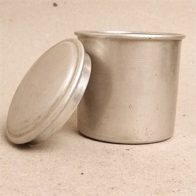 rund-dåse-aluminium-køkkenbeholder-gammel-metal-dåse