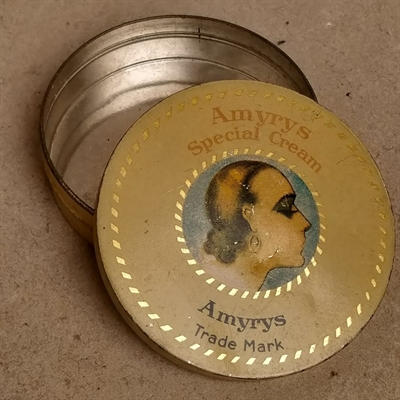 rund-gul-metalæske-amyrys-cremedåse-gammel metaldåse