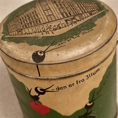 "Den er fra Illum", gammel metaldåse, reklame samlerobjekt.