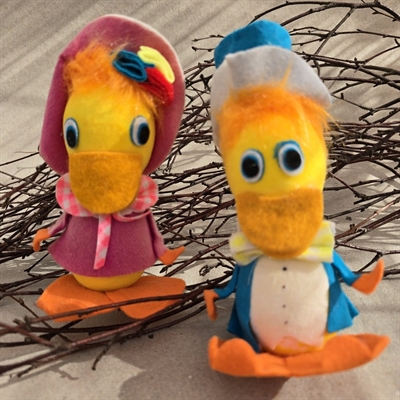 aender-gule-orange-naeb-foedder-andemor-rosa-toej-andefar-turkis-hvidt-toej-stof-paaskepynt-