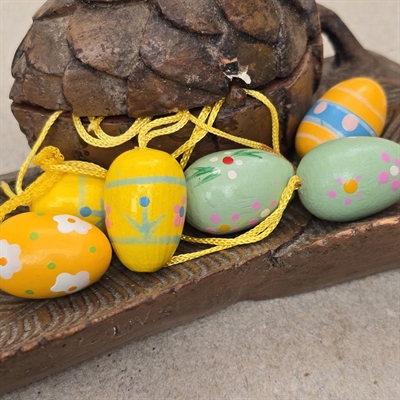 gule-groenne-hvide-trae-paeskeaeg-vintage-paeskepynt