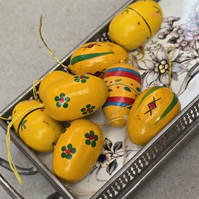 trae-aeg-gule-dekorerede-paaskeaeg-vintage-paaskepynt